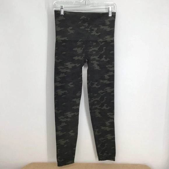 SPANX Women’s Look at Me Now Seamless Camo Leggings - Picture 4 of 7